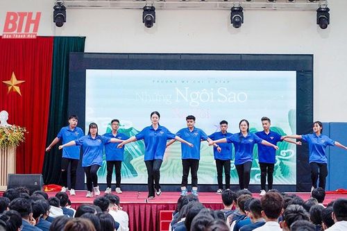 Đổi mới công tác giáo dục chính trị tư tưởng trong học sinh