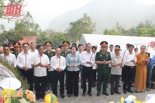 Tưởng niệm liệt sĩ hy sinh tại hang Co Phương