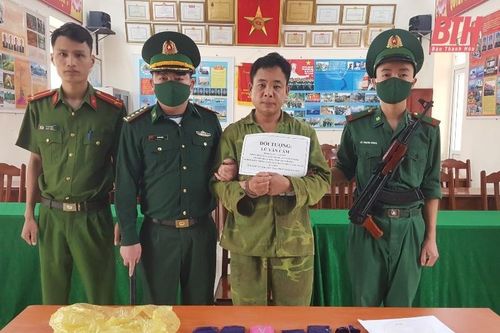 Bắt một đối tượng tàng trữ trái phép chất ma túy