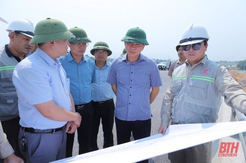 Bí thư Tỉnh ủy Đỗ Trọng Hưng kiểm tra, động viên cán bộ, công nhân thi công nút giao kết nối với đường cao tốc Bắc - Nam