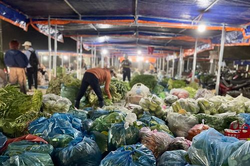 Chợ tạm Ia Kring ngày đầu hoạt động