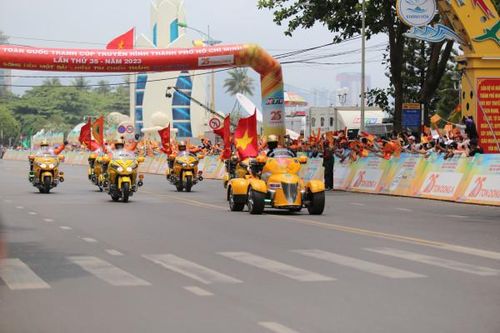 Cuộc đua xe đạp toàn quốc tranh Cúp Truyền hình TP. Hồ Chí Minh lần thứ 36: Chặng 17 xuất phát từ TP. Nha Trang đi TP. Đà Lạt