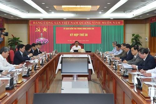 Chớ thấy sóng cả mà ngã tay chèo