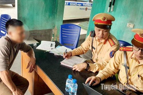 Phát hiện, xử lý 11 trường hợp sử dụng giấy phép lái xe giả