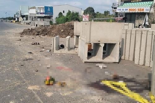 Tông vào khối bê tông ven đường, hai anh em thương vong