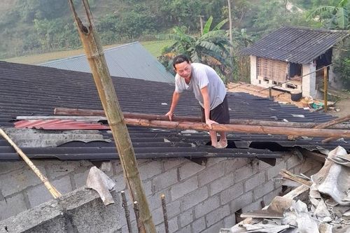 576 nhà ở bị tốc mái do dông, lốc, mưa đá