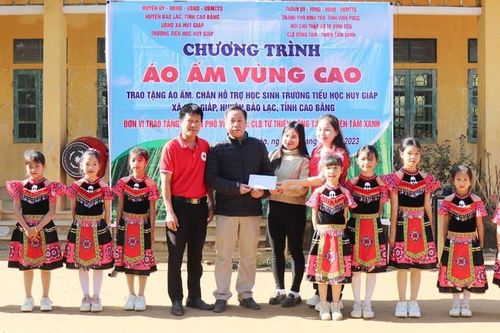 Học sinh dân tộc thiểu số ở xã đạt chuẩn nông thôn mới không được miễn giảm học phí