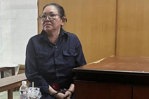 Người phụ nữ dùng dao tấn công người khác suýt chết lãnh 16 năm tù