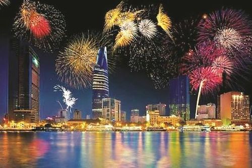 TPHCM bắn pháo hoa chào mừng dịp lễ 30/4 phục vụ người dân, du khách