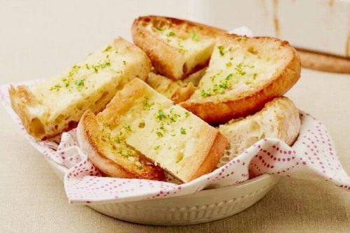 Cách làm bánh mỳ nướng bơ tỏi giòn tan cho bữa sáng