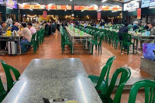 Ghế nhựa hàng bia 'huyền thoại' ở Việt Nam được vinh danh là đồ nội thất thế kỷ
