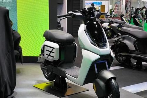 Cận cảnh xe ga rẻ nhất thị trường, giá 19 triệu đồng có màn LCD, Smartkey: Honda Vision lo mất thị phần