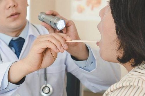 Đột nhiên không nói to được, người phụ nữ phát hiện căn bệnh bất ngờ