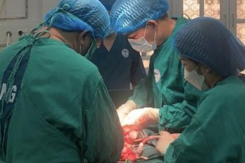 Cứu sản phụ dọa vỡ tử cung