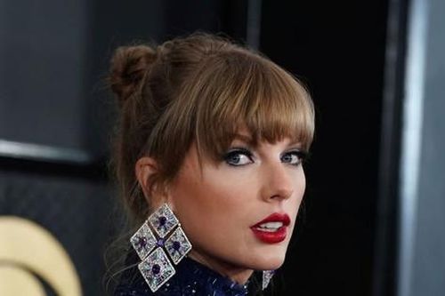 Taylor Swift là nghệ sĩ đầu tiên trở thành tỷ phú chủ yếu nhờ hoạt động âm nhạc