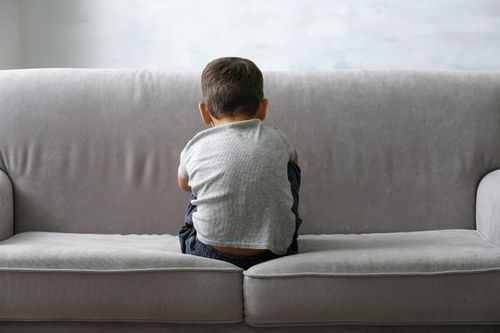 Người cha đấu tranh với chẩn đoán con trai bị rối loạn phổ tự kỷ