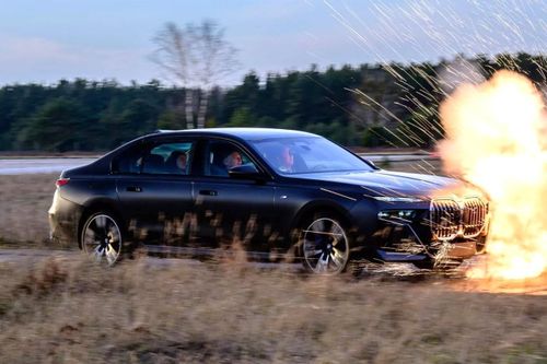 Chiếc xe điện dành cho yếu nhân đầu tiên trên thế giới
