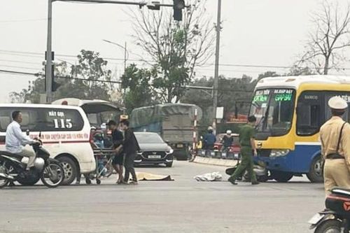 Xe khách đâm xe máy, 2 phụ nữ thương vong