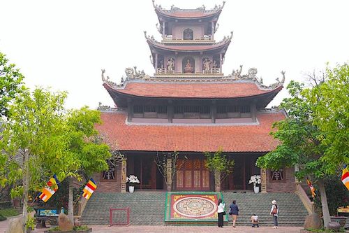 Độc đáo ngôi chùa gốm sứ ở Bát Tràng