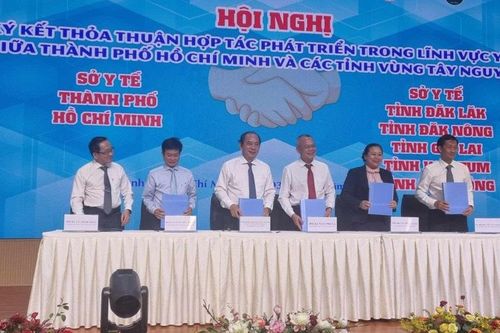 Thành phố Hồ Chí Minh ký kết hợp tác và phát triển y tế với các tỉnh vùng Tây Nguyên giai đoạn 2024-2025