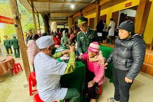 Thư về tòa soạn: Thiết thực mô hình 'Tủ thuốc biên cương'
