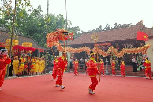 Rộn ràng Lễ hội Thành Bản Phủ