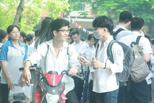 Ôn thi tốt nghiệp THPT môn Lịch sử từ đề tham khảo: Chắc kiến thức trong SGK