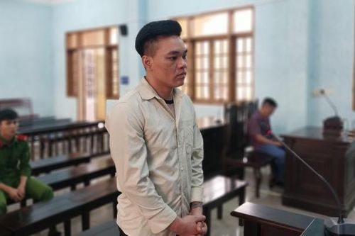 Thanh niên ngang nhiên trộm xe ô tô biển xanh của Công an tỉnh Gia Lai