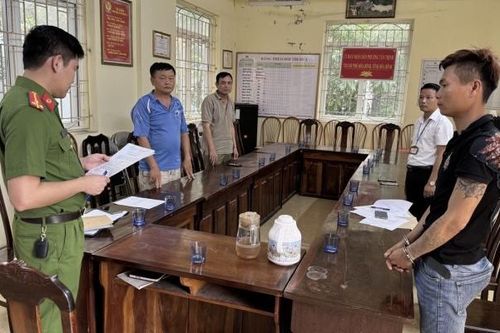 Bắt đối tượng dùng video 'nóng' để tống tiền người yêu cũ
