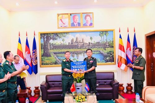 Đoàn công tác của lực lượng vũ trang tỉnh Đồng Nai thăm và chúc Tết Chol chanm Thmay tại Vương quốc Campuchia