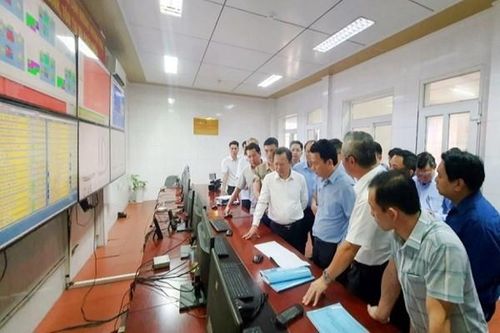 Bộ trưởng Bộ Tài nguyên & Môi trường kiểm tra quy trình kiểm soát khí mỏ của Công ty Than Thống Nhất