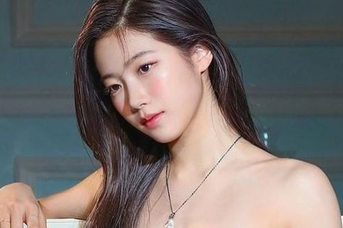 Truyền thông Nhật bóc tin hẹn hò của nữ ca sĩ nhóm Le Sserafim