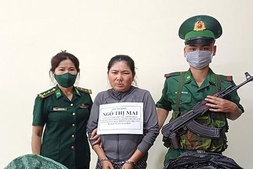 Bắt giữ hai người phụ nữ vận chuyển trái phép hơn 50kg thuốc nổ