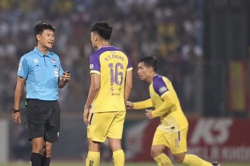 Hà Nội FC gửi công văn chê trọng tài Nguyễn Mạnh Hải, đưa ra yêu cầu đặc biệt