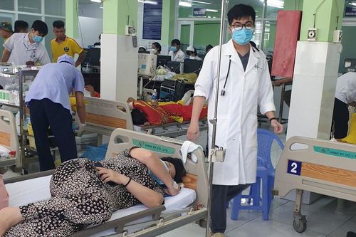 Ăn đồ phát miễn phí khi dự lễ hội, hàng chục người nhập viện