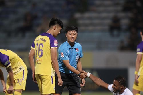 Hà Nội FC tố trọng tài bắt sai ở trận thua Nam Định