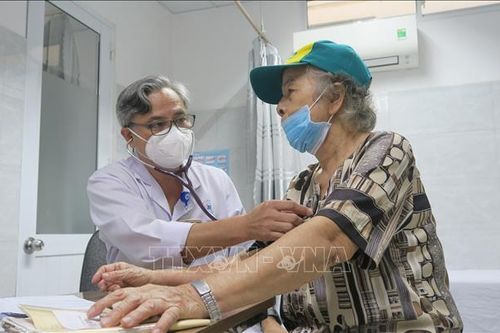 TP Hồ Chí Minh: Gia tăng người già, trẻ nhỏ mắc bệnh vì nắng nóng kéo dài