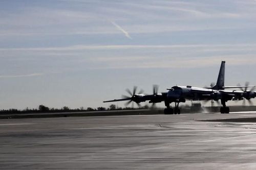 Hai máy bay ném bom chiến lược Tu-95MS Nga tuần tra trên Biển Barents và Biển Na Uy