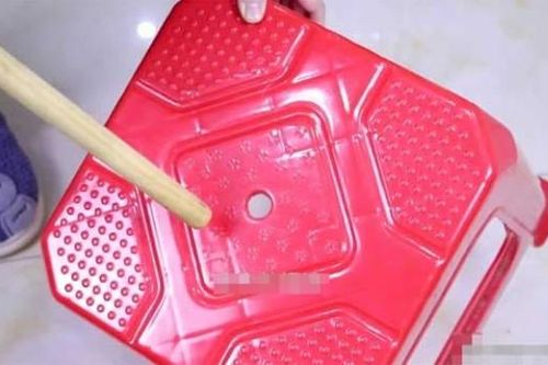 Cuối cùng tôi cũng hiểu cái lỗ nhỏ ở giữa chiếc ghế nhựa để làm gì? Đáng tiếc có nhiều người không hiểu, đó là một tổn thất lớn