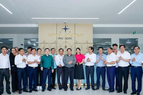 Thủ tướng Phạm Minh Chính khảo sát VET by EHL