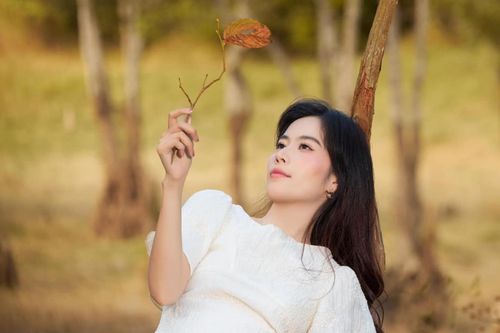 Nam Em khước từ tên FC 'Cỏ bốn lá', đổi biệt danh mới là 'Bà tiên xanh'?