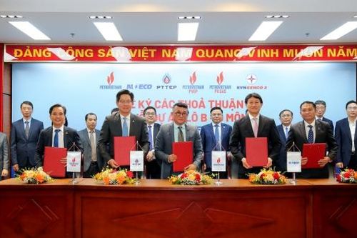 PV GAS ký kết các thỏa thuận để triển khai chuỗi dự án khí điện Lô B-Ô Môn