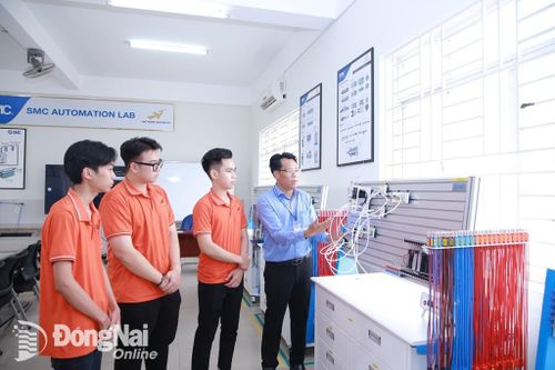 Tập đoàn khí nén Nhật Bản SMC tài trợ phòng thực hành tự động hóa cho Trường Đại học Lạc Hồng