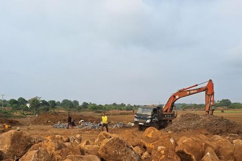 Ngang nhiên khai thác đá trái phép tại xã Ia Hrung