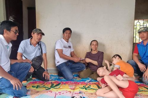 Hội lái xe du lịch Gia Lai trao tiền hỗ trợ cho hoàn cảnh khó khăn tại huyện Chư Păh và TP. Pleiku