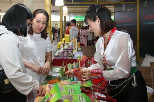 Chợ phiên OCOP đạt doanh thu hơn 100 tỷ đồng