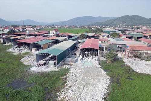 Hàng trăm cơ sở chế tác đá mỹ nghệ thi nhau nhả bụi