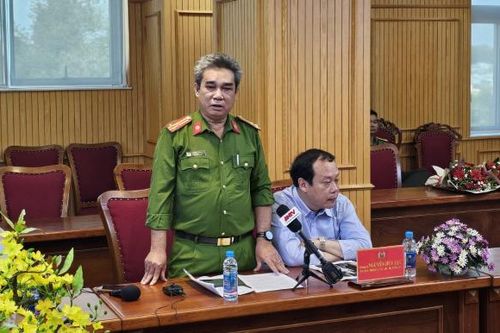 Triệt phá đường dây tạo lập trái phép hàng trăm ngàn tài khoản ngân hàng