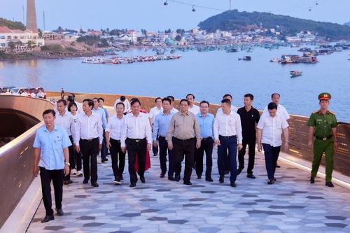 Thủ tướng Phạm Minh Chính khảo sát các dự án tại Thị trấn Hoàng Hôn