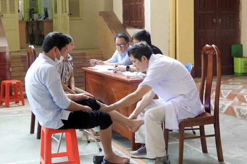 Khám sàng lọc 201 đối tượng bị khuyết tật cơ quan vận động